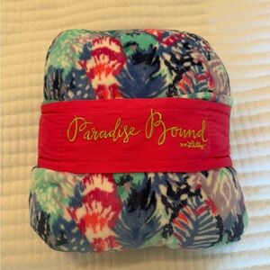 Lilly Pulitzer foldable blanket GWP GUC